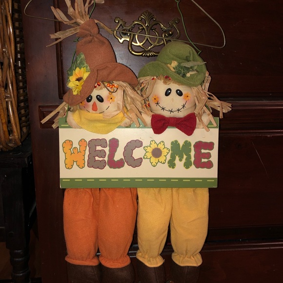 WELCOME Fall Harvest scarecrows sign door hang SUPER CUTE HALLOWEEN THANKSGIVING - Picture 1 of 3